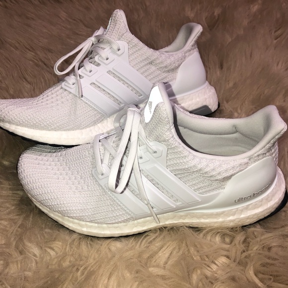ADIDAS ULTRA BOOST- ALL WHITE👟👟 •NWT• - Picture 2 of 6